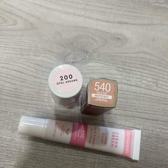 💕Makeup bundle💕 - Picture 2 of 4